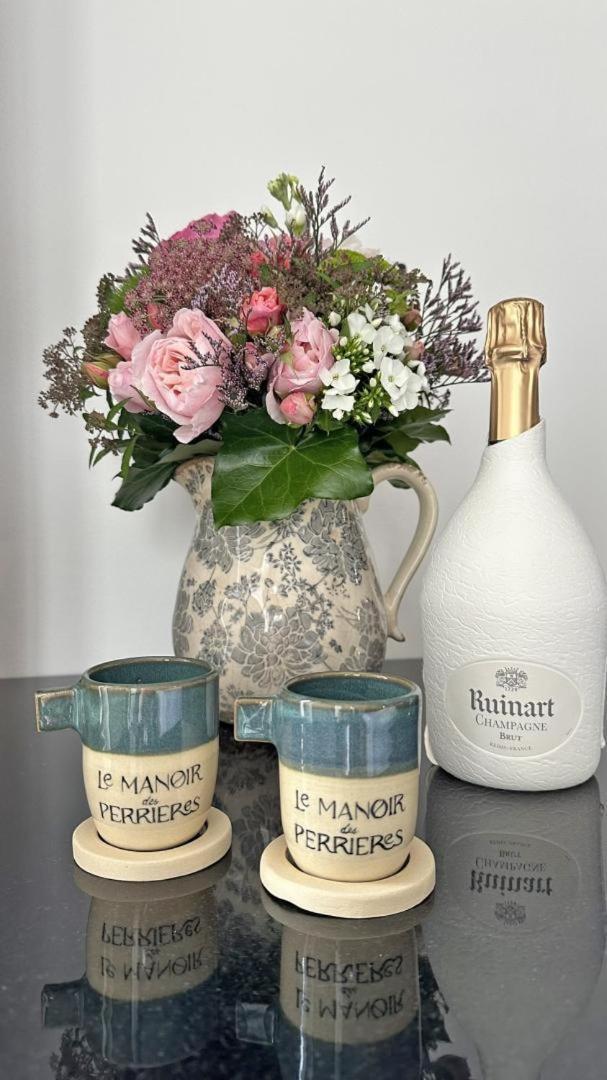 Le Manoir Des Perrieres Bed and Breakfast Rochechouart Exteriör bild