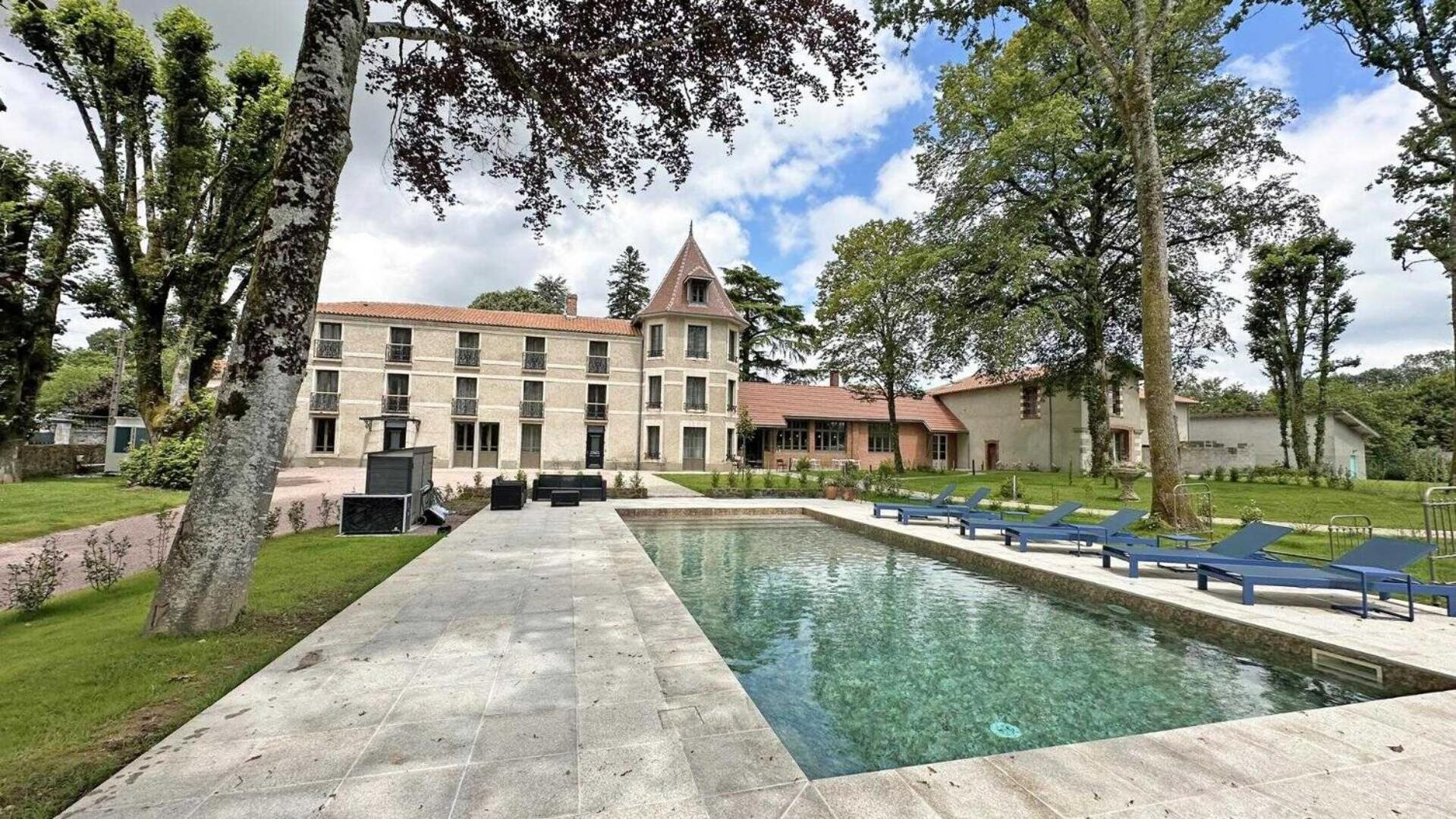 Le Manoir Des Perrieres Bed and Breakfast Rochechouart Exteriör bild