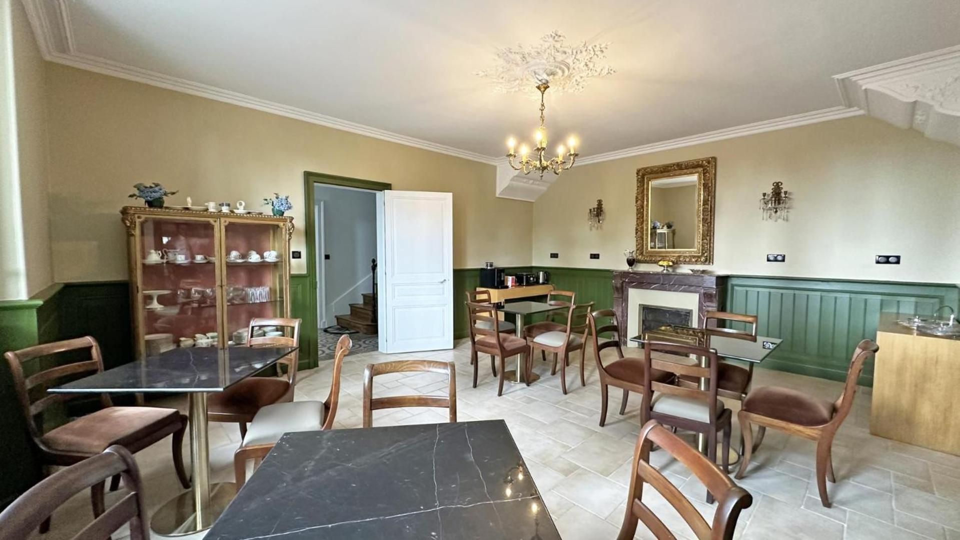 Le Manoir Des Perrieres Bed and Breakfast Rochechouart Exteriör bild