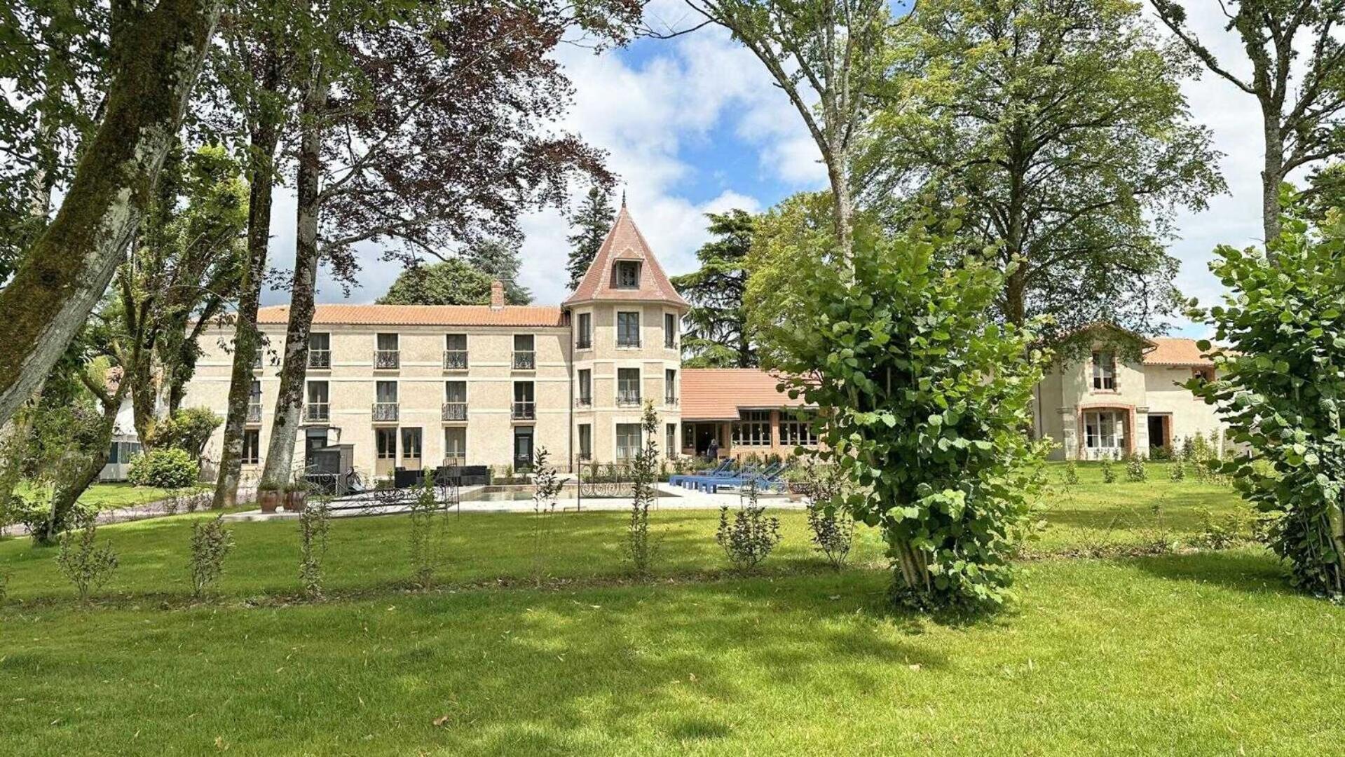 Le Manoir Des Perrieres Bed and Breakfast Rochechouart Exteriör bild